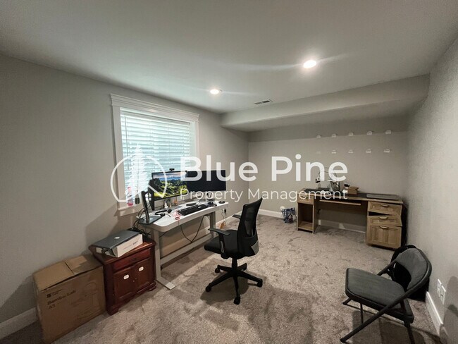 Building Photo - 737 Wilshire Pl