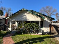 Building Photo - Charming Cottage in College Area