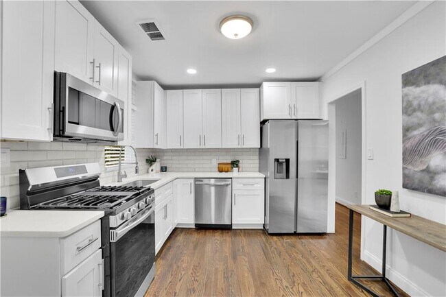 Building Photo - 2222 Beecher Cir SW
