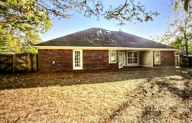 Building Photo - 260 Chestnut Dr