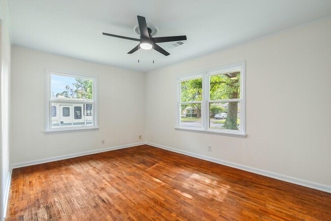 Building Photo - 301 Michael St