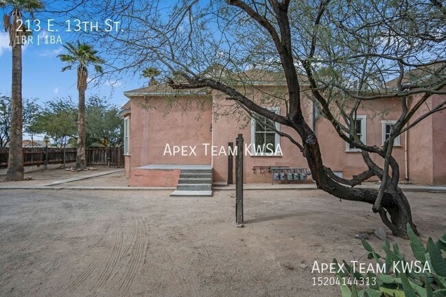 Building Photo - 213 E 13th St