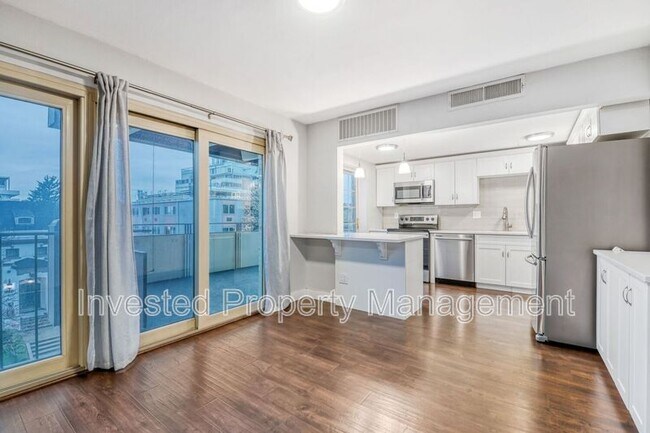 Building Photo - 700 N Washington St