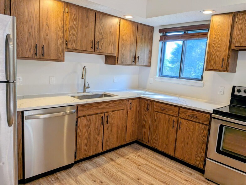 Building Photo - 515 Clearwater Dr