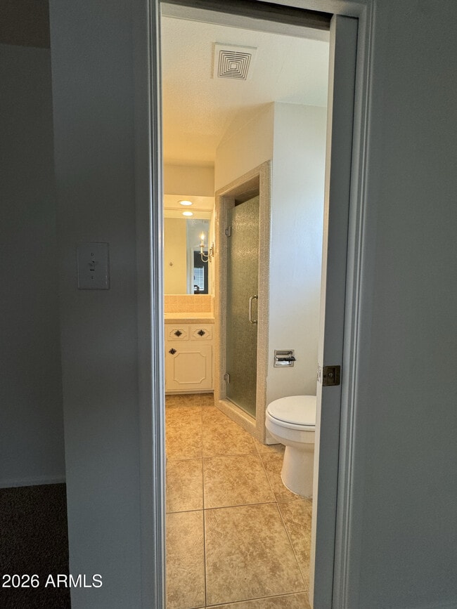 Building Photo - 5444 E Pinchot Ave