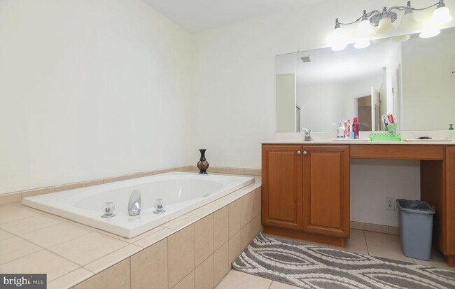 Building Photo - 205 Dangina Dr