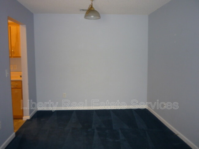 Building Photo - 133 Rolland St