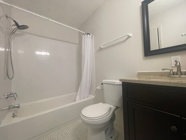 Building Photo - 5285 Portland St