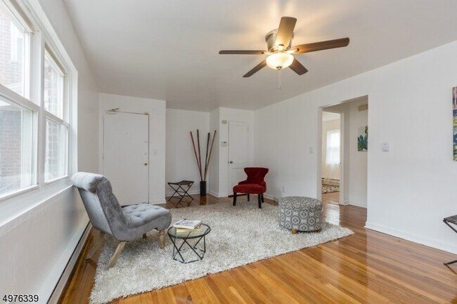 Building Photo - 138-140 Lincoln St