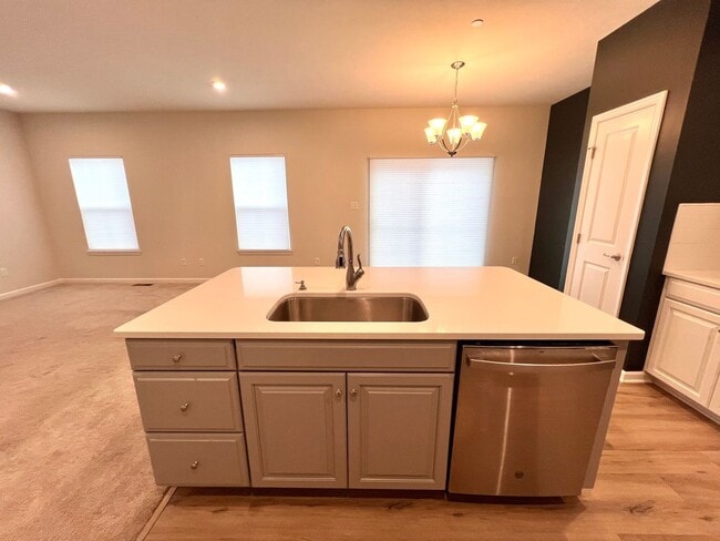 Building Photo - 3 Bed 3 Bath- Mars PA