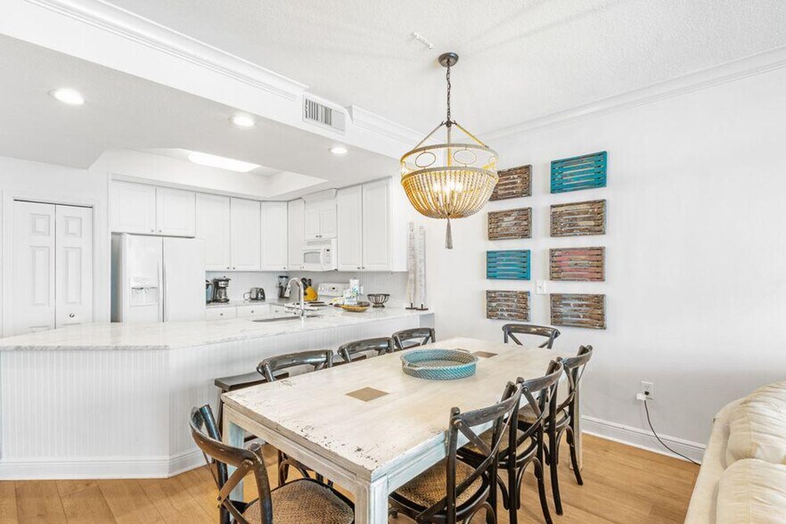 Building Photo - 365 E Beach Blvd