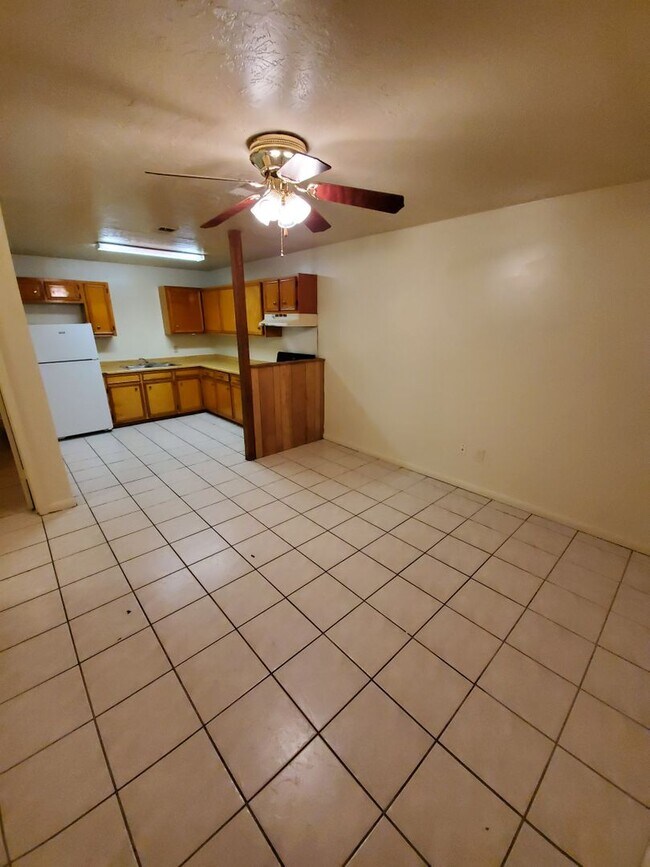Building Photo - 2 bedroom /1 bath Fourplex in North Bryan!...