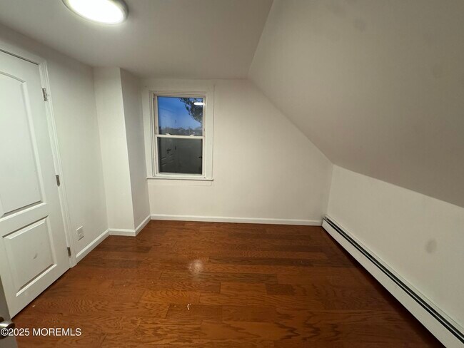 Building Photo - 346 Chelsea Ave