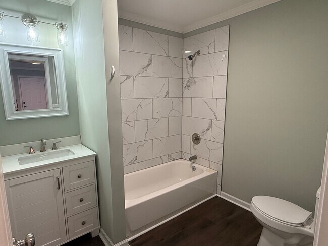 Building Photo - 820 Hamrick St