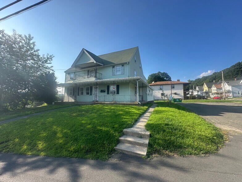 Building Photo - 226 Maple St