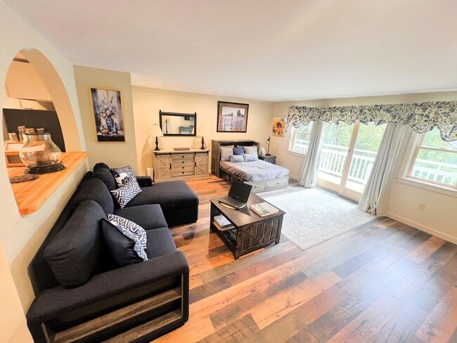Building Photo - Luxury Studio | All-Inclusive | Scenic Vie...