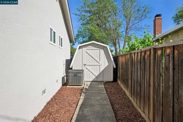 Building Photo - 3114 Santa Paula Dr