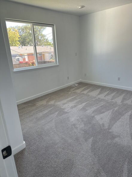 Building Photo - 614 N 550 E