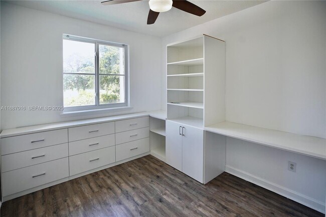 Building Photo - 10181 NW 32nd Terrace