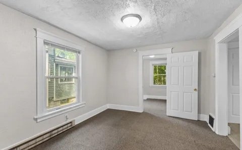 Building Photo - 607 Shepard St