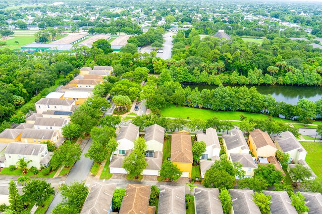 Building Photo - 2567 SE Ruskin Dr