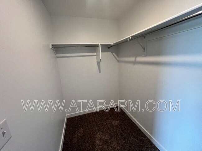 Building Photo - 346 Grassland Dr