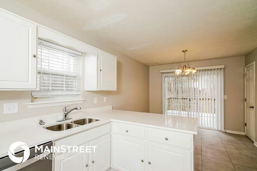Building Photo - 6526 Bridle View Cir