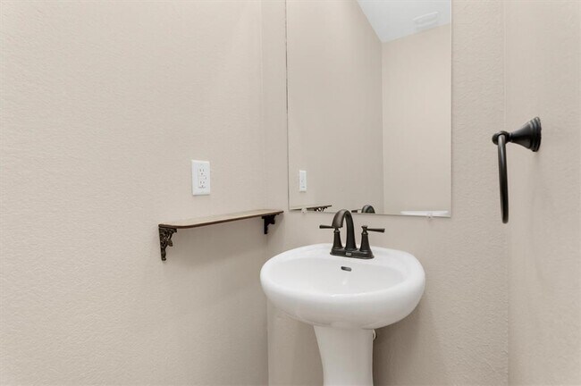 Building Photo - 24738 Roscommon Ln