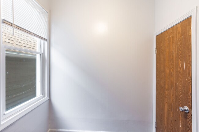 Building Photo - 2752 S Kedvale Ave