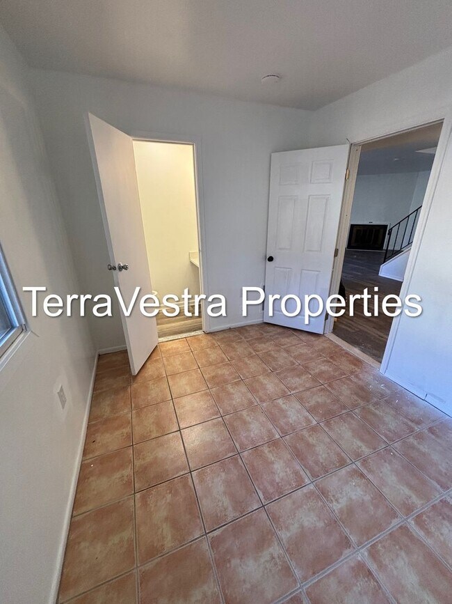 Building Photo - 3 Bed in Clementon! Eligible for $500 Security Deposit.