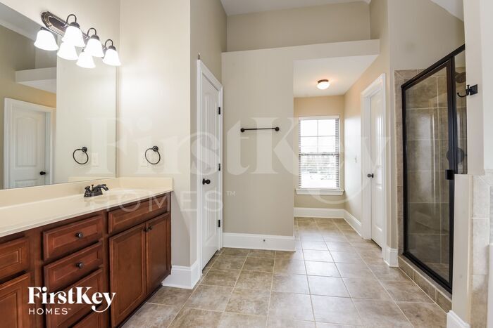 Building Photo - 5605 Horsebarn Ct