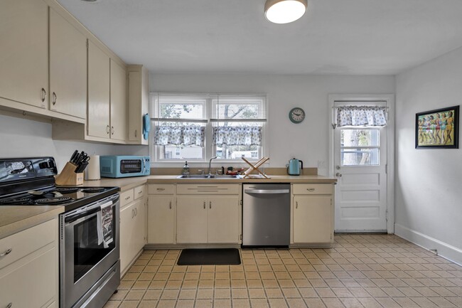 Building Photo - 13382 FL-20