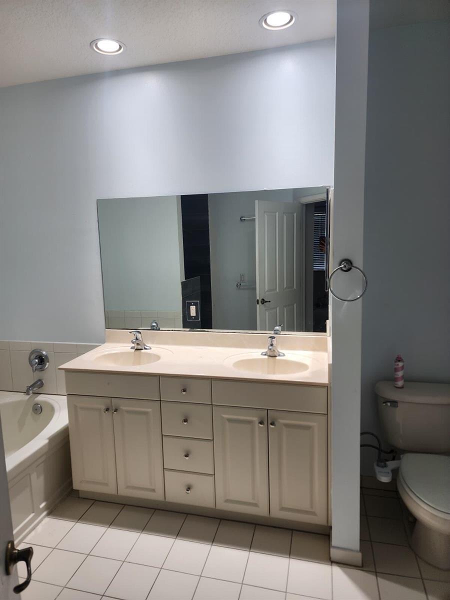 Building Photo - 460 Marbella Dr