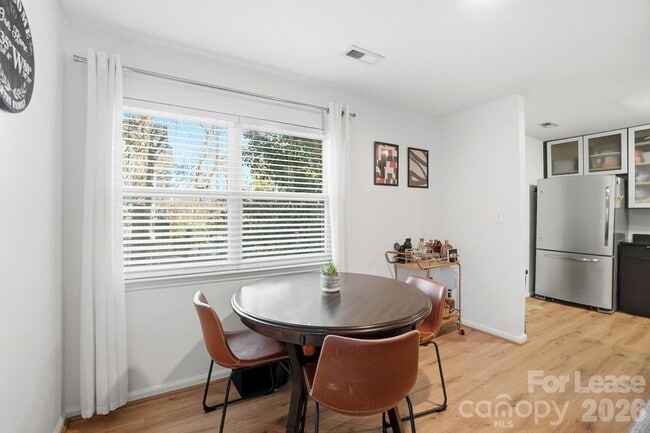 Building Photo - 525 N Graham St