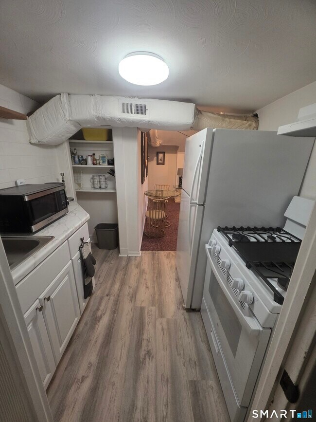 Building Photo - 466 Derby Ave