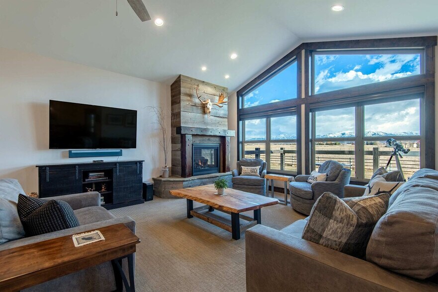 Building Photo - 1591 Fischer Ln