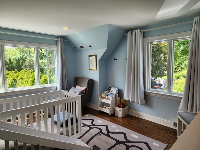 Bedroom 3 out of 4 - 18 Lincoln Ave