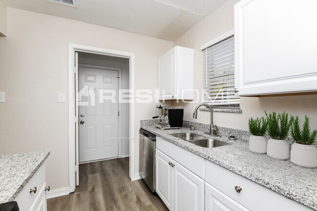 Building Photo - 2403 Catalo Lane