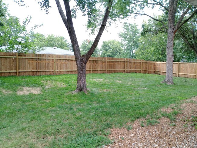 Building Photo - Charming 3 Bedroom, 2 Bath Single Family H...