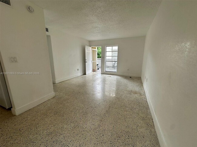 Building Photo - 921 SW 7th St