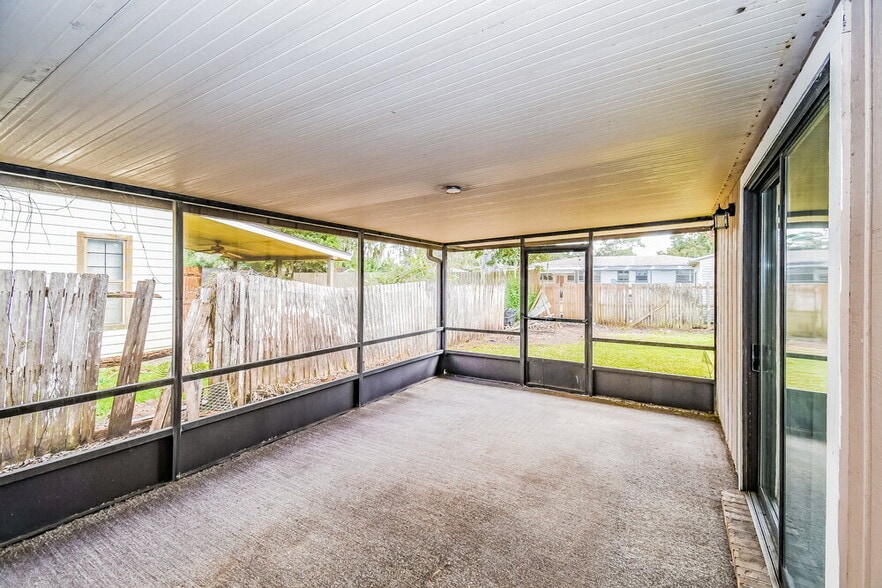 Building Photo - 7152 Holiday Hill Ct