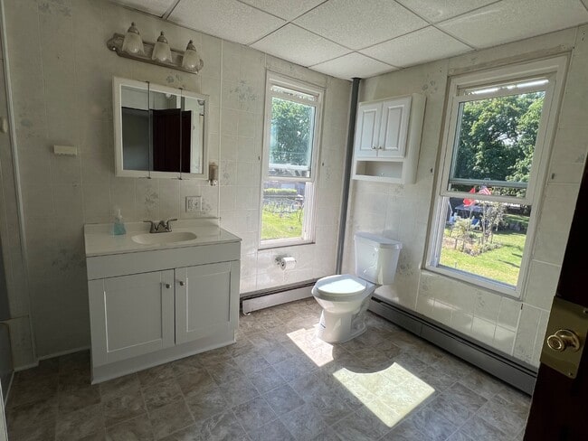 Building Photo - 822 Tuckerton Ave