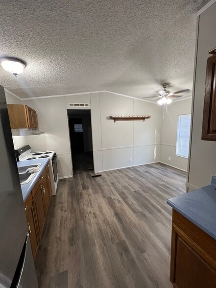 Building Photo - 15024 West Beaver Drive