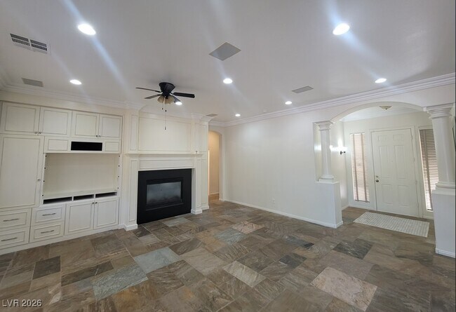 Building Photo - 9338 Wilderness Glen Ave