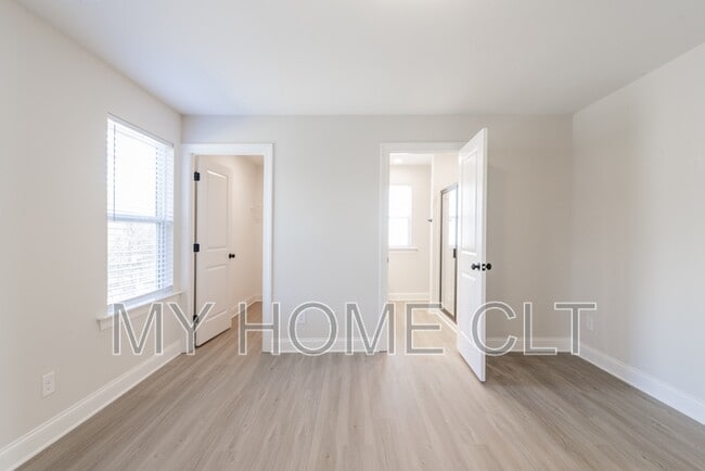 Building Photo - 3632 Trull St