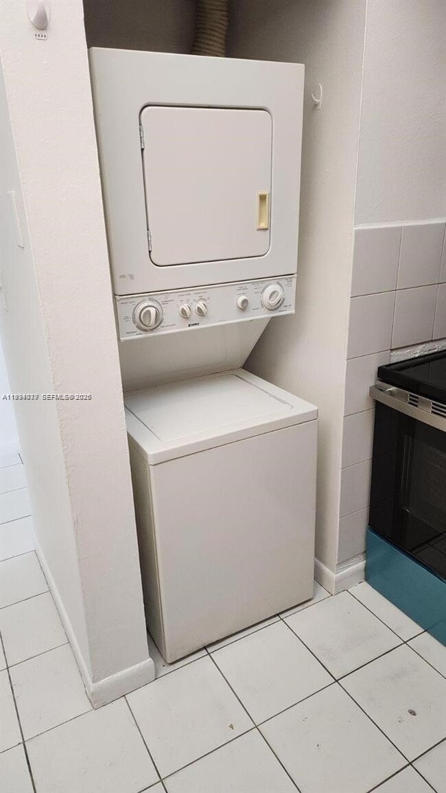 Building Photo - 10000 NW 80th Ct