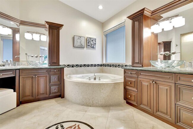 Building Photo - 2922 Medinah