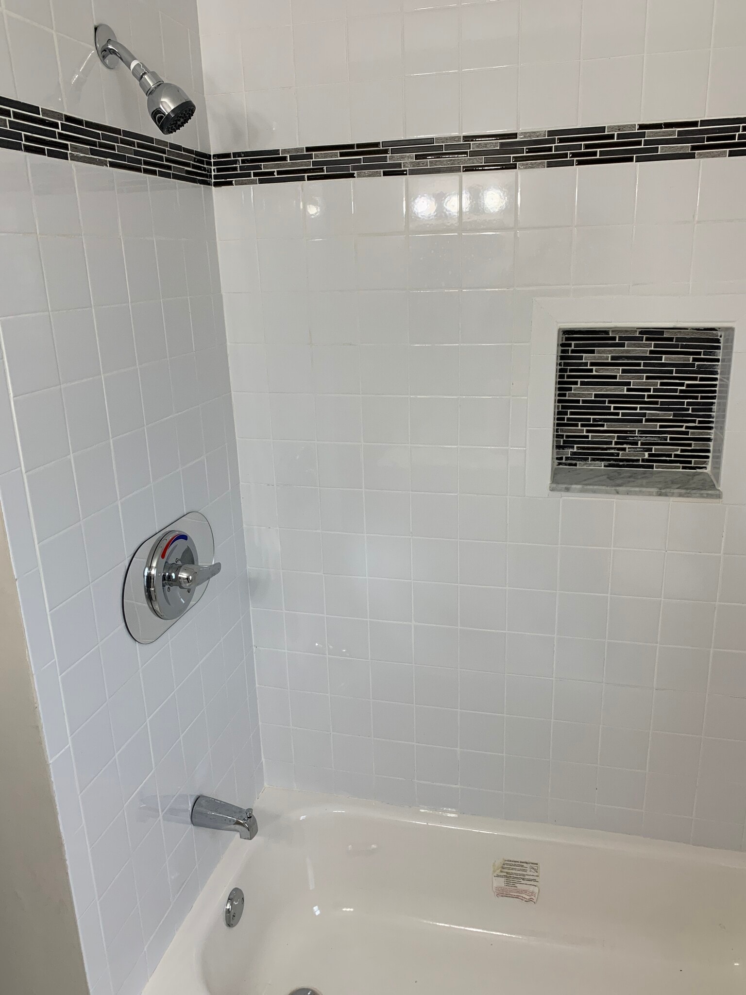 Bathroom (New Tile and Soap Bar) - 6012 Whittier