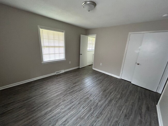 Building Photo - 3 bedroom, two bath home for rent