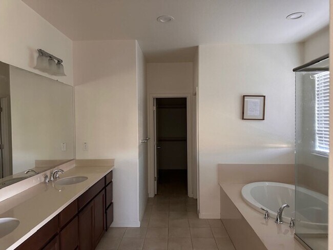 Building Photo - $500.00 off first full months rent - Beautiful home in River Island